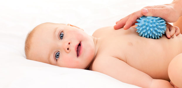 Vantagens e benefícios da massagem do bebé
