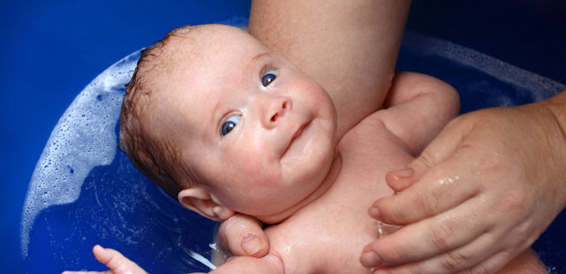 Quando começar a dar banho ao recém-nascido?