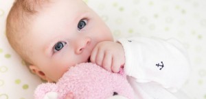 bebe 2 meses e meio baba muito