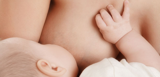 Quanto tempo mama um recém-nascido?