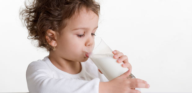 Só água e leite até aos 5 anos de idade (estudo)