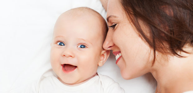 O que influencia a cor dos olhos dos bebés?