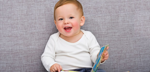 ​Como incentivar o contacto com os livros de uma criança com 6-12 meses?
