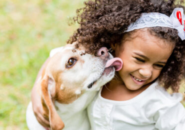 Tem um filho sensível? Saiba como um animal de estimação o pode beneficiar