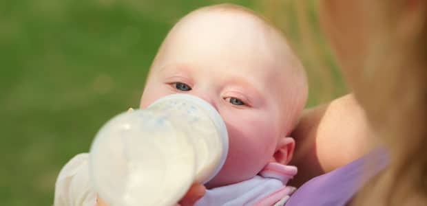 Como aquecer leite materno conservado?