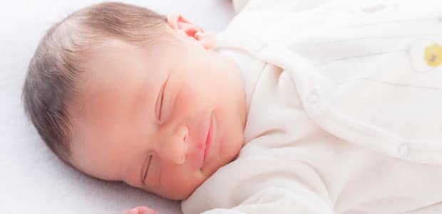 Deixar o bebé chorar melhora a qualidade do sono, diz estudo