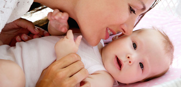 Os benefícios de repetir palavras ao bebé
