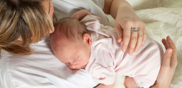 Dormir com um recém-nascido: 7 dicas para sobreviver aos primeiros meses