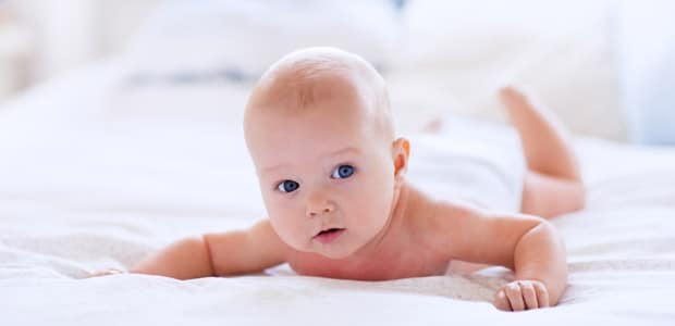 Rolar: importância no desenvolvimento do bebé