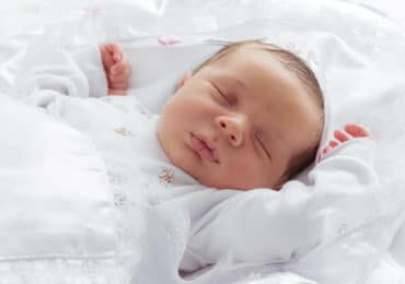 Enxoval de bebé menina prático e confortável
