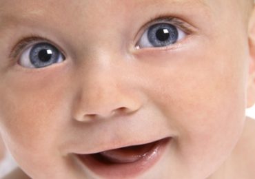 Com que idade a cor dos olhos do bebé se define?