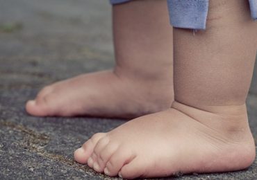Sabe quais são os cuidados que deve ter com os pés das crianças?