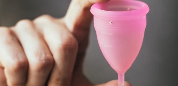 Copo menstrual: como colocar, tirar e limpar