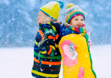 Roupa para a neve: como vestir as crianças na neve