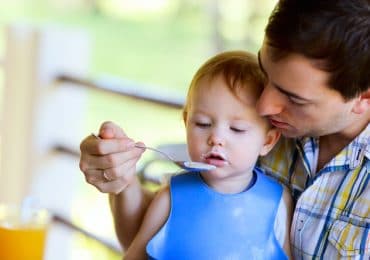92% dos pais querem ter um papel ativo na alimentação dos bebés, segundo estudo realizado pela Philips Avent