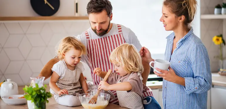Crianças na cozinha: 5 formas de as motivar