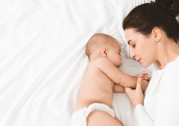 Mães que bebem leite durante amamentação diminuem risco das crianças desenvolverem alergias alimentares