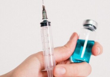 Pfizer avança com ensaios clínicos da vacina em crianças