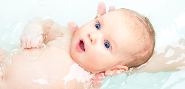 O bebé não precisa de tomar banho todos os dias. Verdadeiro ou falso?