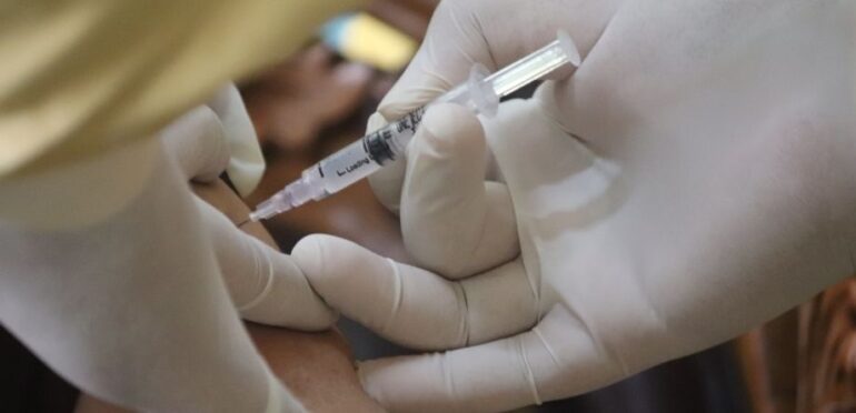 Reino Unido avança com vacinação urgente contra poliomielite em crianças