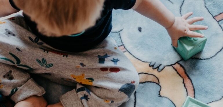 A maneira como bebés olham para objetos ajuda a diagnosticar autismo