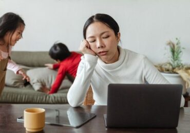 Burnout parental: a síndrome que a pandemia agravou