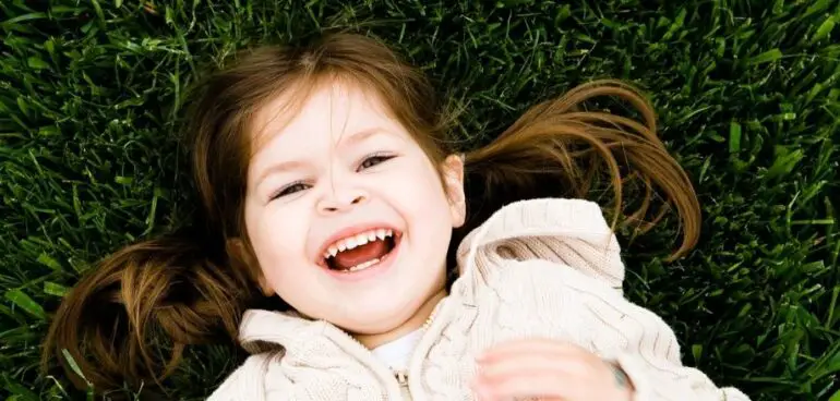Crianças na Holanda estão entre as mais felizes do mundo. Saiba o que os pais fazem de diferente