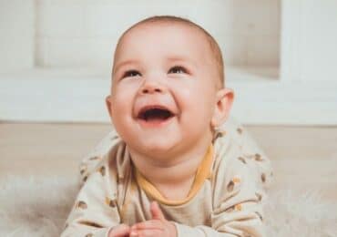 O poder do sorriso e dos afetos positivos para o desenvolvimento do bebé