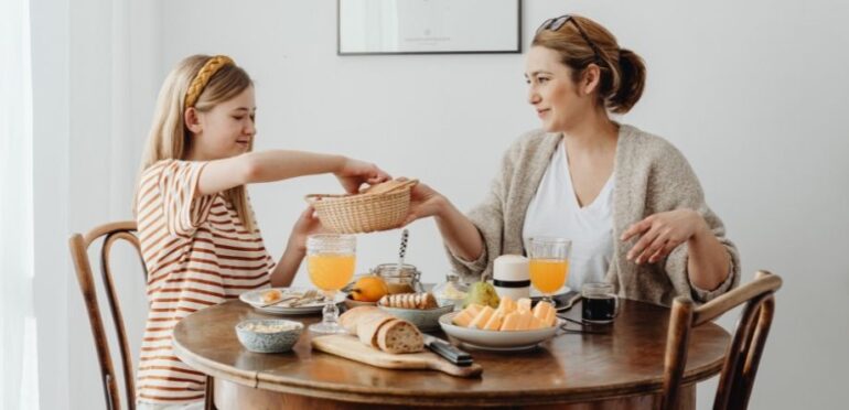 Ambiente familiar pode moldar apetite das crianças e predisposição para comer