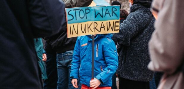 Conflito na Ucrânia provocou mais de meio milhão de crianças refugiadas numa semana