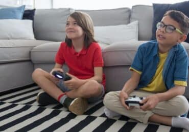 O seu filho gosta de videojogos? Saiba como evitar situações de risco e de dependência