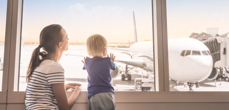 Viajar com um bebé pela primeira vez: conselhos práticos