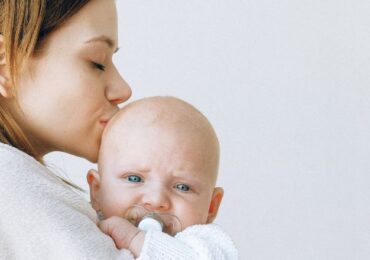 Cuidar da saúde mental com um bebé em casa