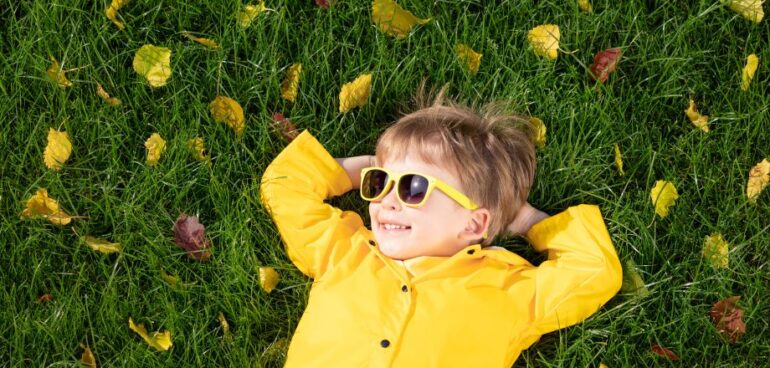 Crianças e bebés devem usar óculos de sol?