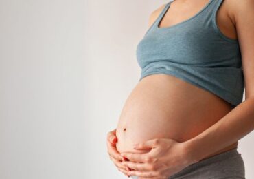 Mulher que nasceu com dois úteros está agora grávida em ambos