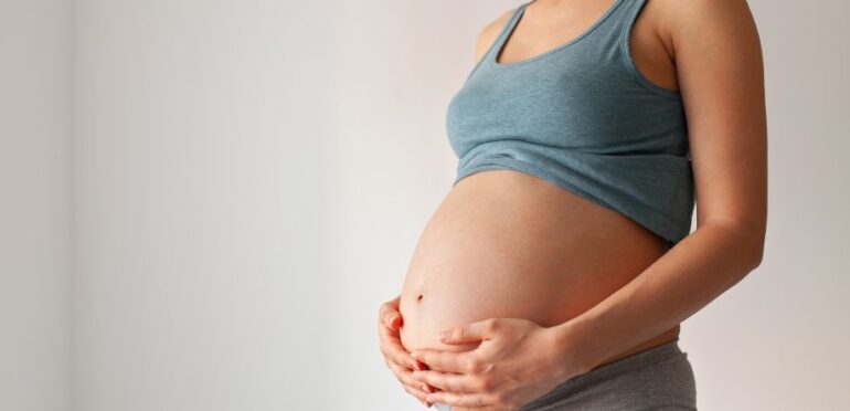 Mulher que nasceu com dois úteros está agora grávida em ambos