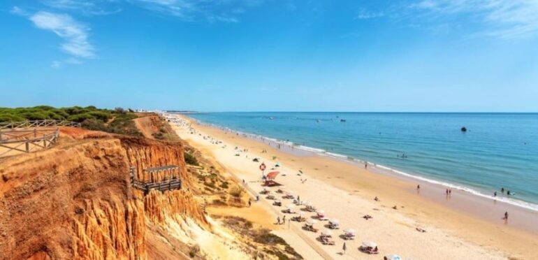 Tudo Incluído no Algarve: selecionamos 8 hotéis para umas férias inesquecíveis.