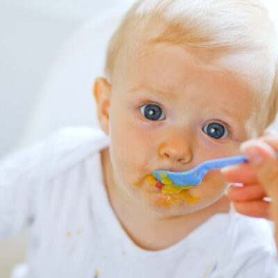 bebe-a-comer-827 ajuda de berço